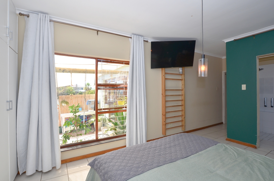 4 Bedroom Property for Sale in Yzerfontein Western Cape